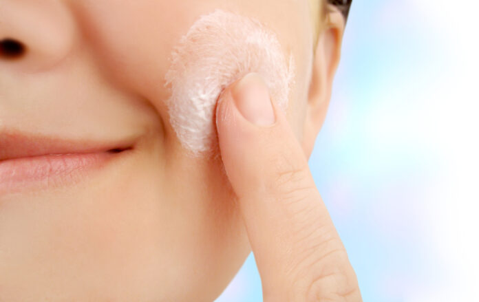 Odpowiednie zabiegi złuszczania skóry twarzy